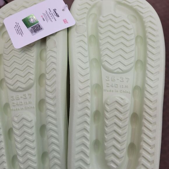 Brand New Sanrio Pochacco Big Charm Slippers Size: US 7.5 - Picture 8 of 9